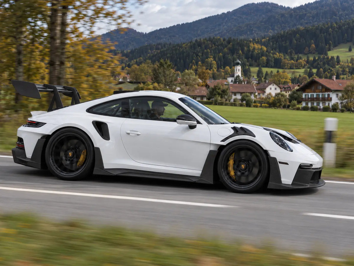 WEISS CARBON FULL BODYKIT FÜR PORSCHE 911 GT3 RS – DAS ULTIMATIVE CARBON-UPGRADE