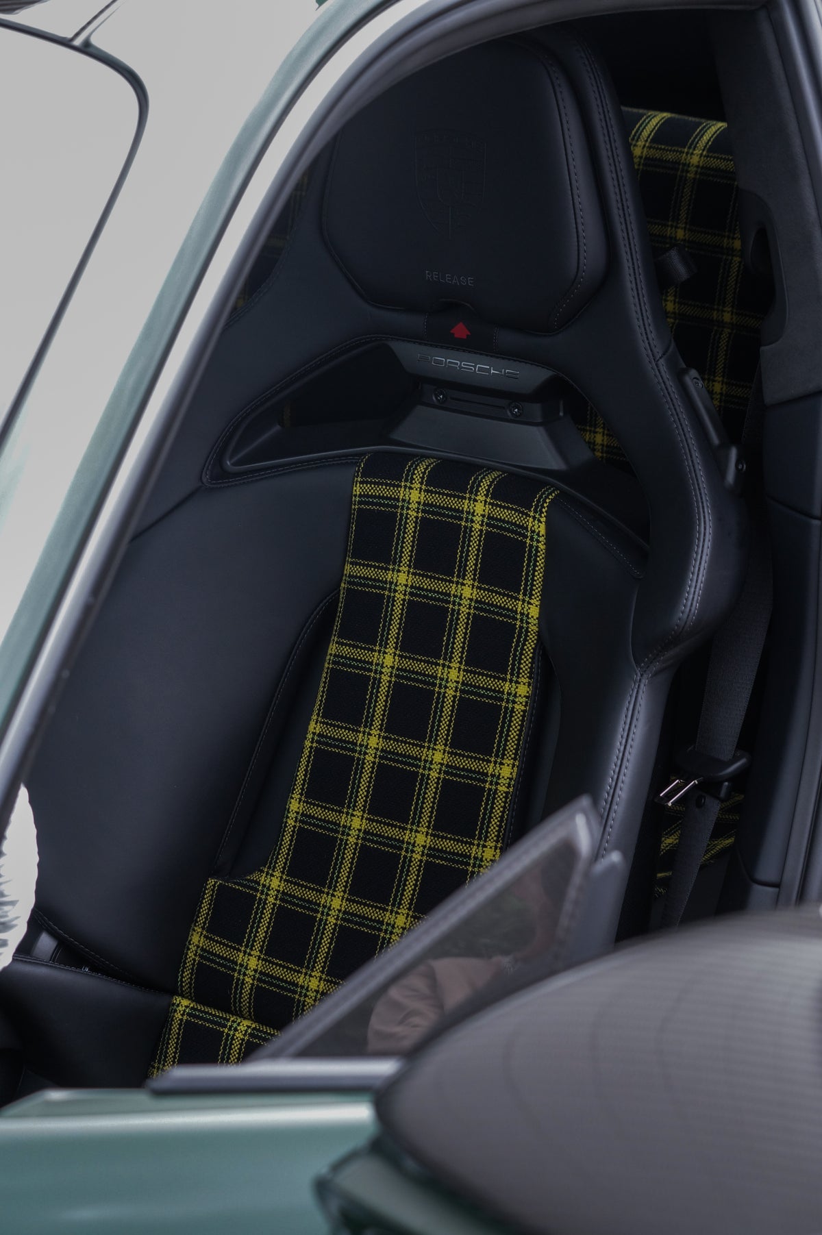 WEISS 992 SEAT CENTER RE-TRIM