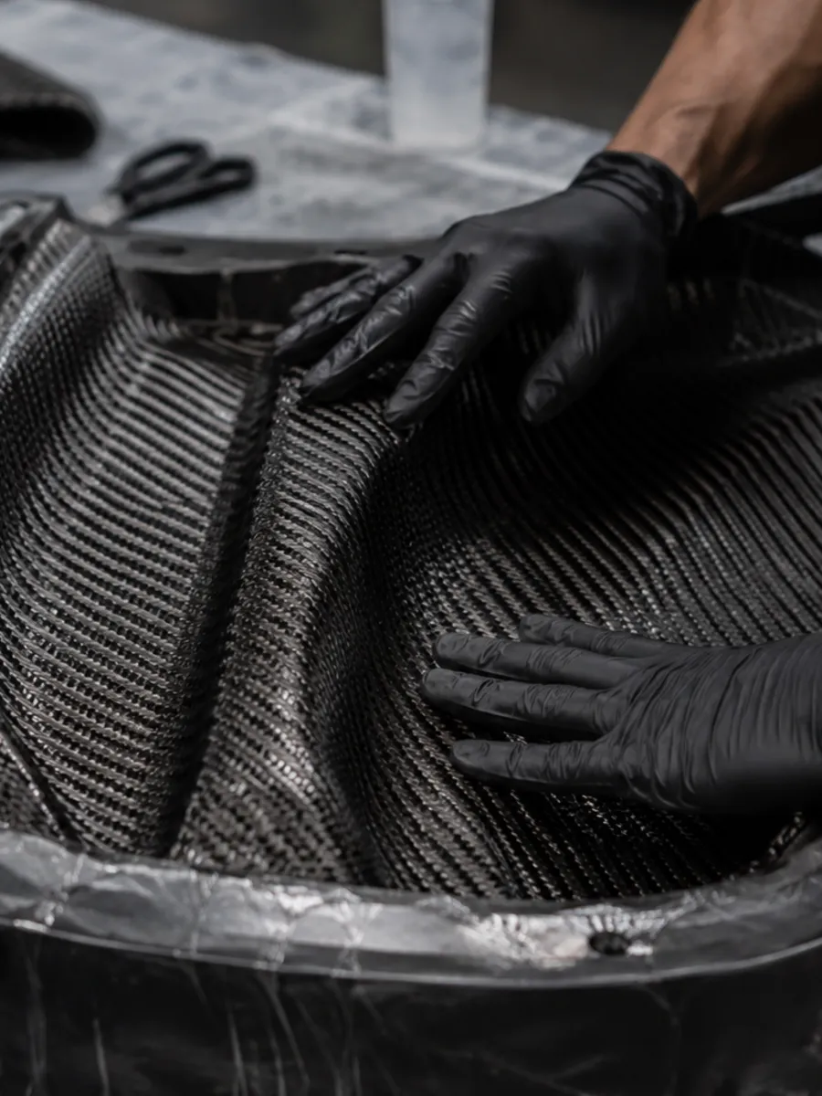 Forged Carbon — handlaminiert in der Manufaktur